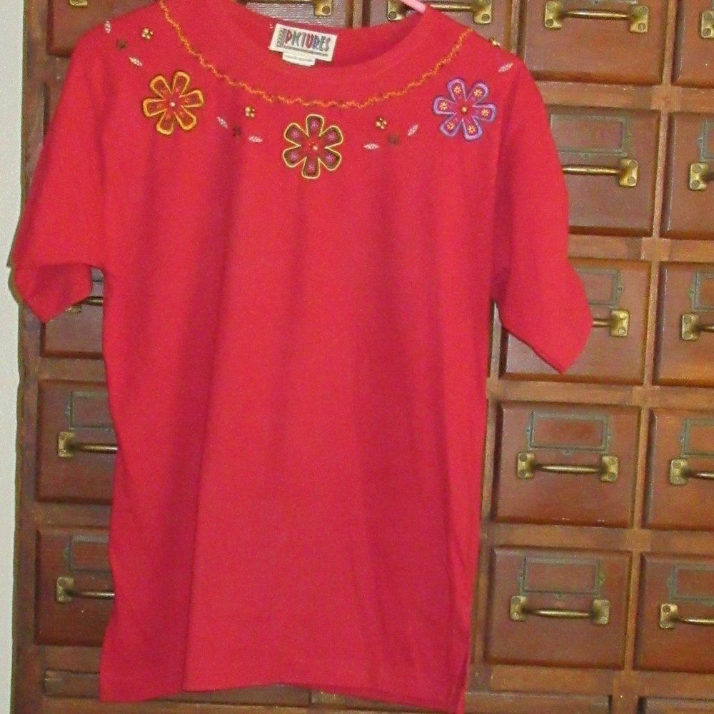 Vintage Small Red Short Sleeve Beaded Tee Flowers